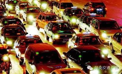 日常堵车吃瓜视频,吃瓜群众围观交通奇观