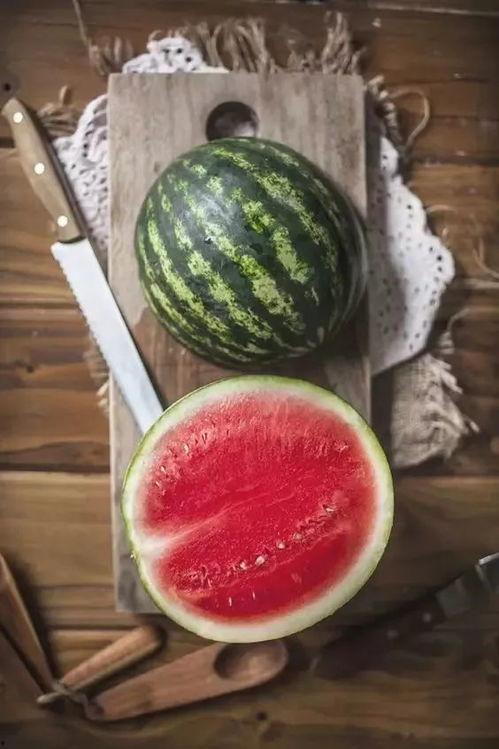 青菜哥教吃瓜,解锁夏日清凉新姿势