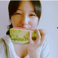 女孩吃瓜头像超可爱,女孩吃瓜头像，萌态十足，可爱爆表！