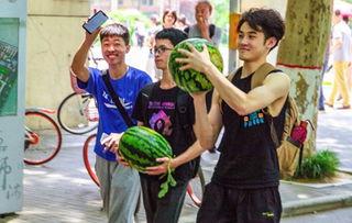 吃瓜比赛学生,舌尖上的趣味竞技