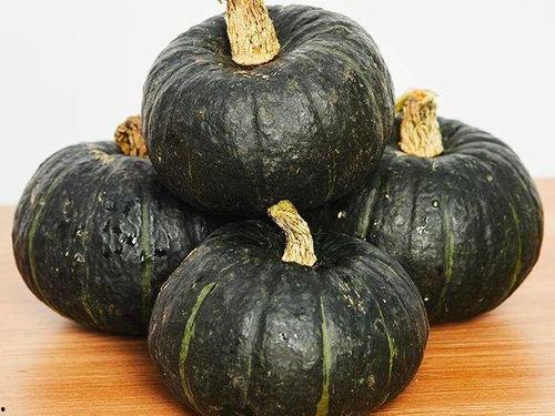 宝宝吃贝贝瓜视频,甜蜜滋味萌态十足