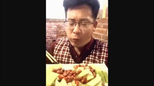 瓜哥吃瓜男友拍照视频,吃瓜瞬间捕捉甜蜜瞬间